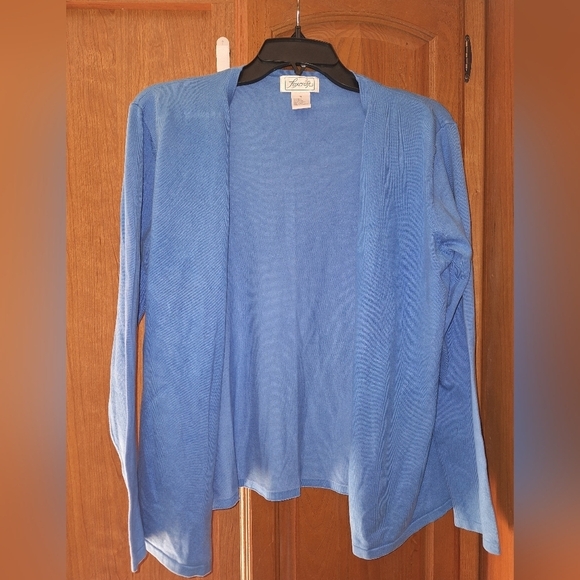 A Foxcroft ladies Silk blend cardigan sweater in a size medium.  Pre-loved - Picture 3 of 8